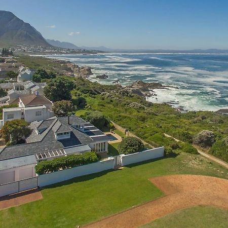 Wild Waters At Kraal Rock On The Cliffs In Hermanus Exterior foto